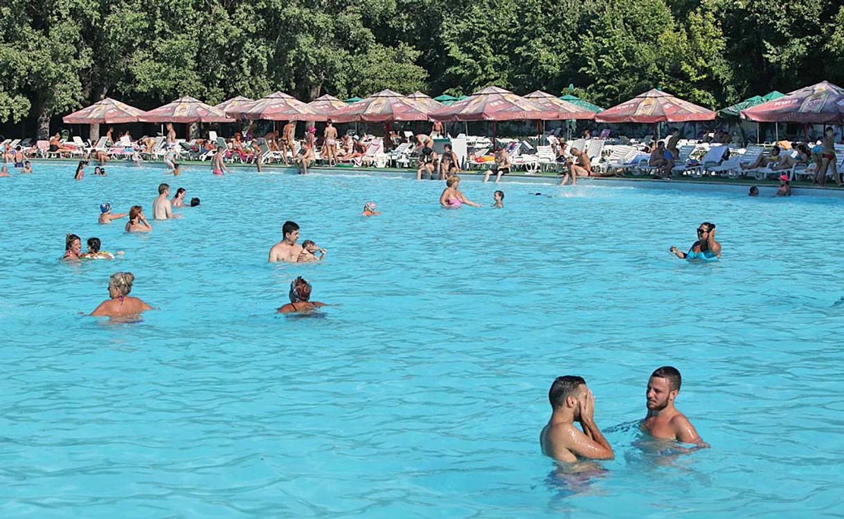Joi sunt prognozate 35 de grade Celsius