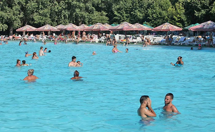 
    Joi sunt prognozate 35 de grade Celsius  