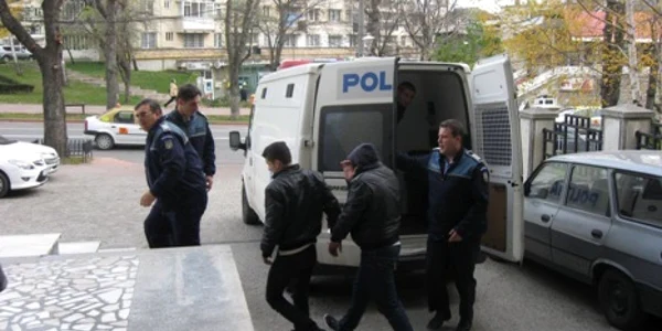 Cinci membri ai rețelei au fost prezentați astăzi la Tribunal cu propunerea de arestare preventivă