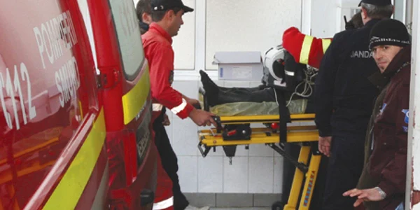 Poliţistul Radu Ţâulică a fost dus de SMURD la Spitalul de Neurochirurgie