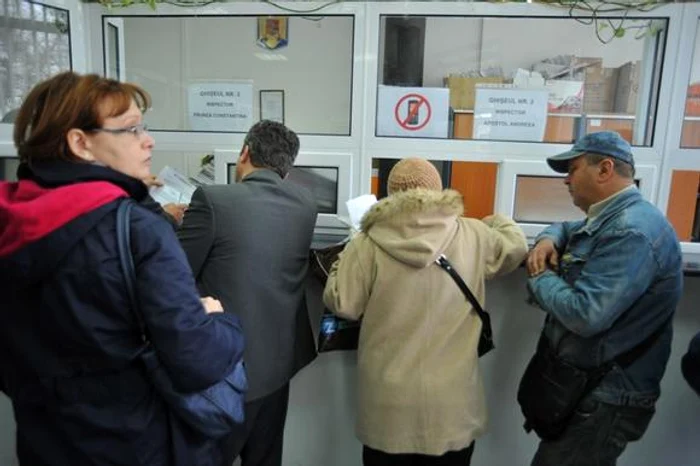 
    Românii vor scoate mai mulţi bani din buzunare anul viitor pentru taxele şi impozitele locale  