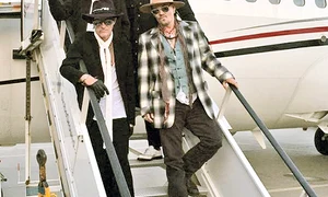 Johnny Depp a venit însoţit de Alice Cooper şi de Joe Perry,  colegii lui de scenă jpeg