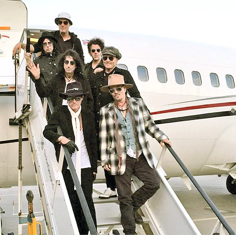 Johnny Depp a venit însoţit de Alice Cooper şi de Joe Perry, colegii lui de scenă