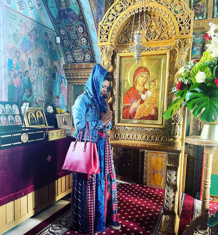 Claudia Ghițulescu este o artistă foarte credincioasă. Sursă: Instagram