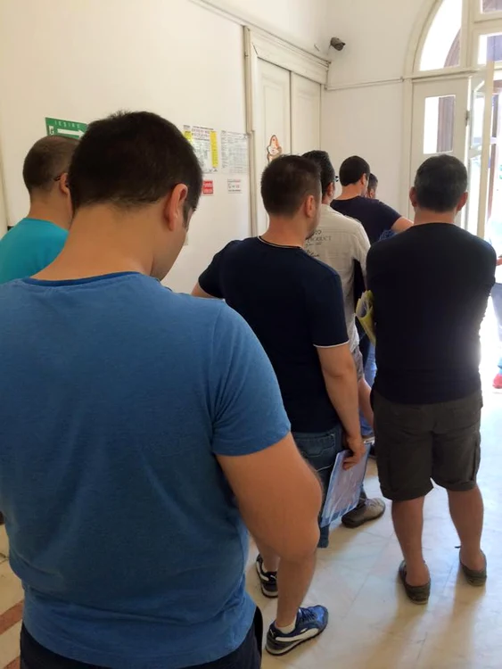 Robert Turcescu e tătic. Jurnalistul şi-a înregistrat bebeluşul la Oficiul pentru naşteri