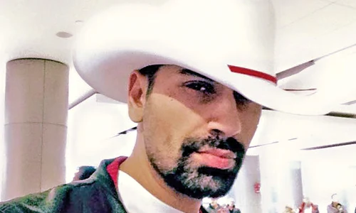 Connect R  a ajuns în  Canada cu  pălărie de  cowboy jpeg