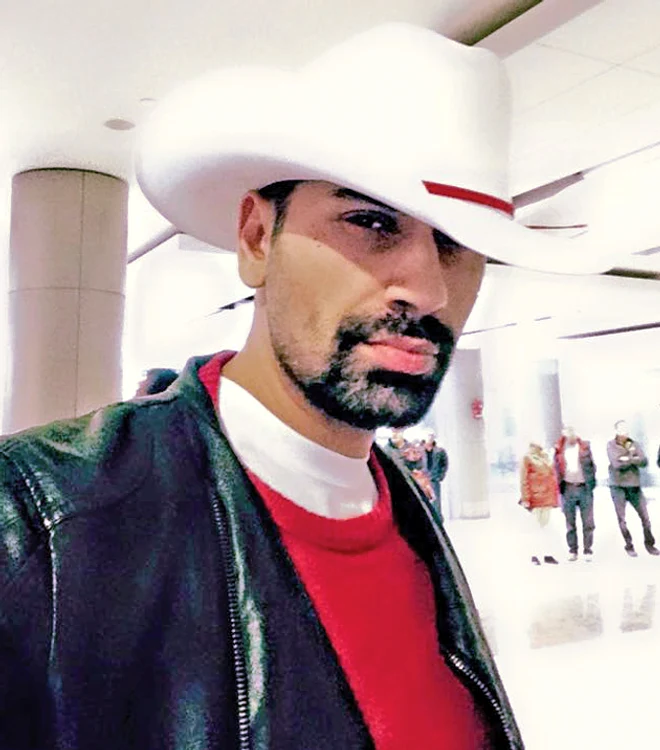 Connect-R  a ajuns în  Canada cu  pălărie de  cowboy