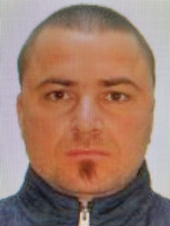 BREAKING Poliția a îl caută pe bărbatul din Mureș care și-ar fi omorât și incendiat iubita. Cine îl vede trebuie să sune la 112