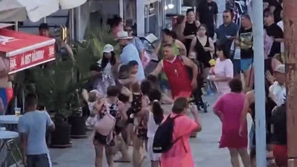 Mai mulți turiști și-au împărțit pumni și picioare pe o plajă din Eforie VIDEO