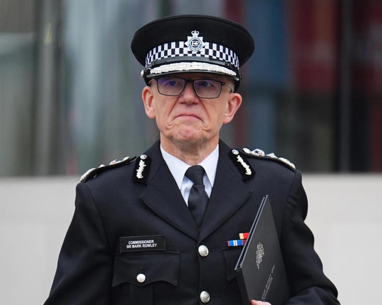 Rasism și misoginie în poliția londoneză. Polițiști filmați pe ascuns în timp ce făceau remarci șocante: algerienii sunt gunoaie” și „tâmpiți”, somalezii sunt „urâți ca naiba”