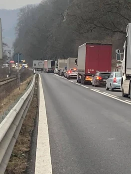 Accident pe Valea Oltului DN 7 - E 81 în zona Tuţuleşti - Vâlcea Foto Adevărul