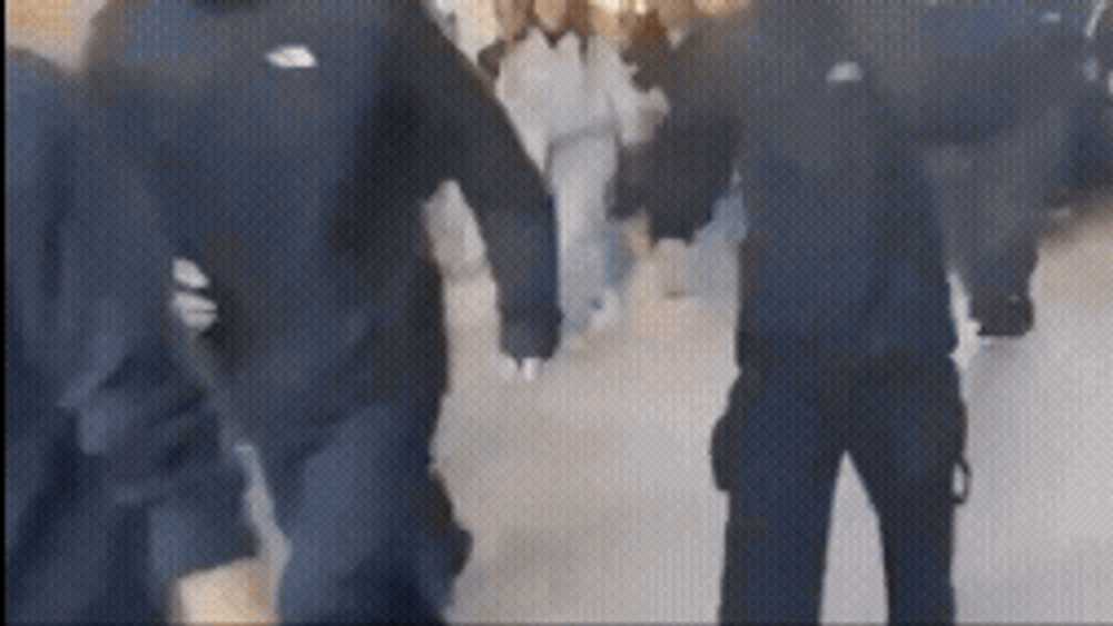 Colosseumul din Roma, luat cu asalt de protestatari. Ciocniri cu poliția și manifestații în toată Italia