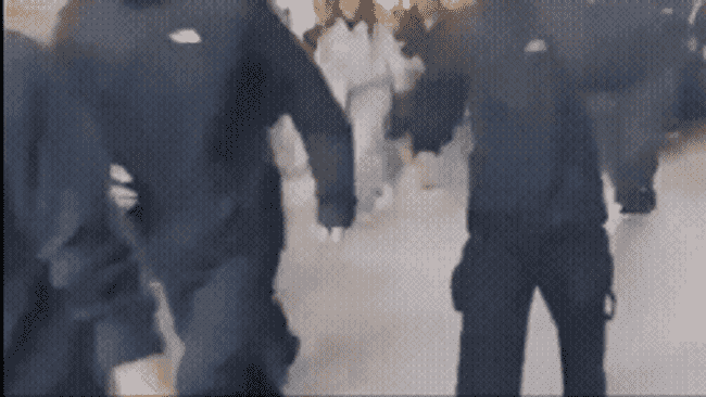 Colosseumul din Roma, luat cu asalt de protestatari. Ciocniri cu poliția și manifestații în toată Italia