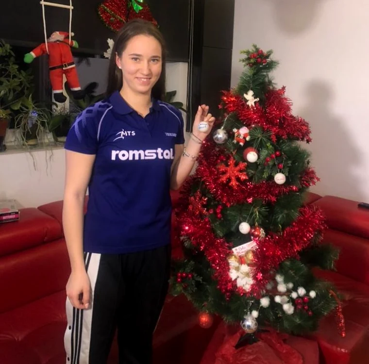 Andreea Dragoman și-a pus câte o dorință pentru fiecare minge agățată în brad