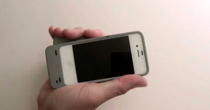 FOTO Acţionarea mânerului duce la încărcarea telefonului FOTO Captură Youtube