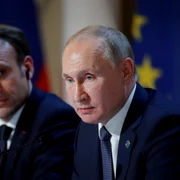 Emmanuel Macron si Vladimir Putin FOTO EPA EFE jpg