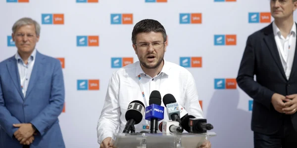 Comitet politic USR - Plus - Dacian Cioloş - Dan Barna - Irineu Darău - 28 aug 2021 / FOTO Inquam Photos / George Călin