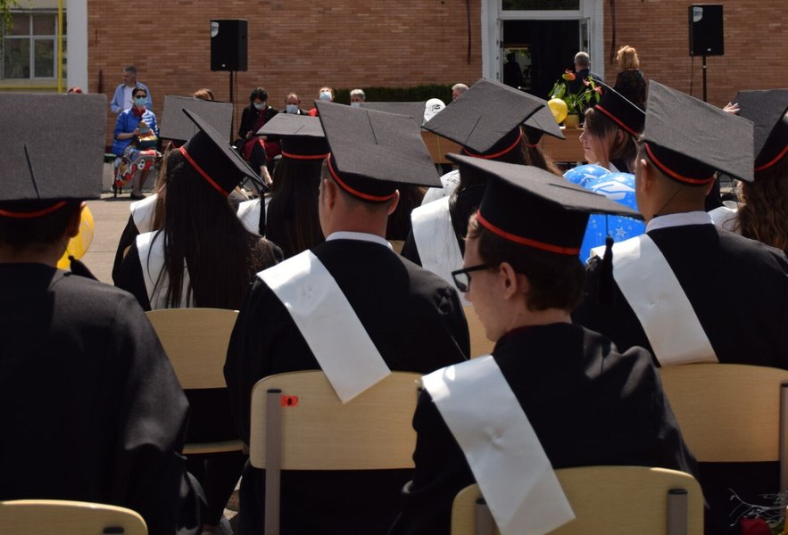 Gaură neagră în bugetul britanic: 13 miliarde de lire sterline din credite studențești sunt de negăsit: „O escrocherie în special din România”