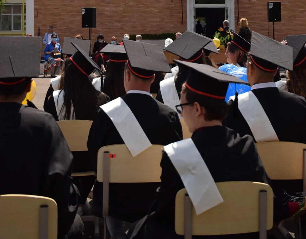 Gaură neagră în bugetul britanic: 13 miliarde de lire sterline din credite studențești sunt de negăsit: „O escrocherie în special din România”