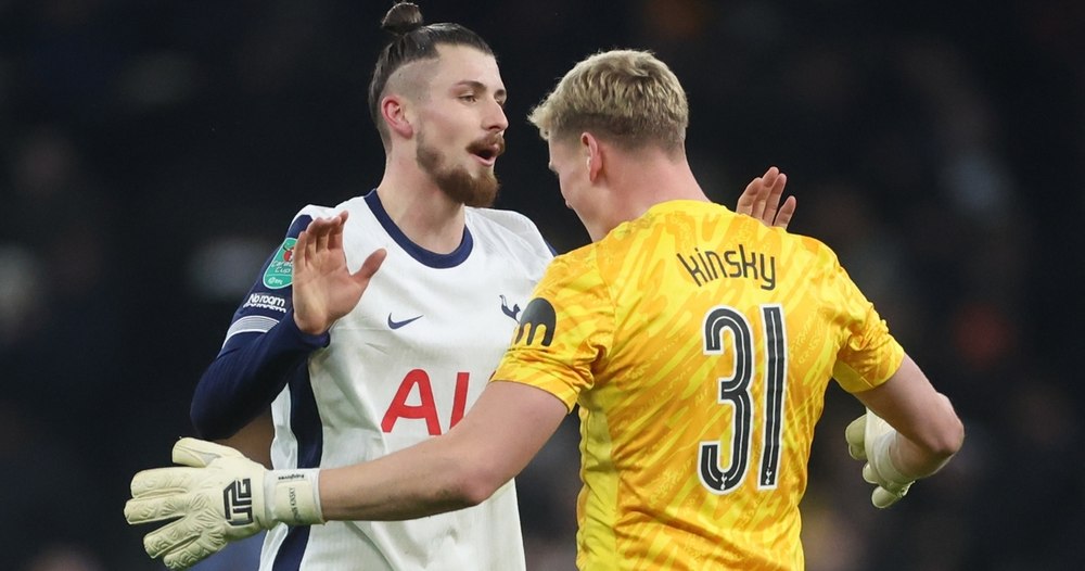 Coreea de Nord difuzează meciuri din Premier League, dar echipa lui Radu Drăgușin e interzisă în mod expres de Kim Jong-un