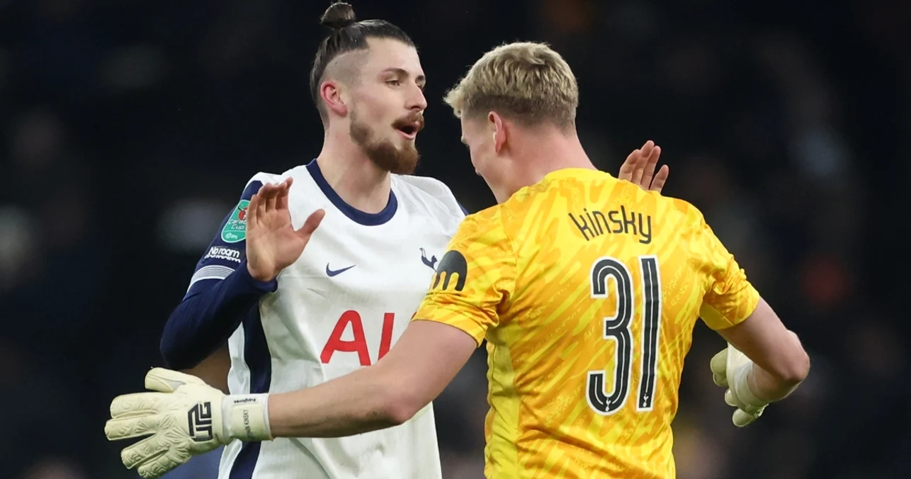 Radu Drăgușin și Tottenham nu apar la televiziunea nord-coreeană. Foto EPA EFE 
