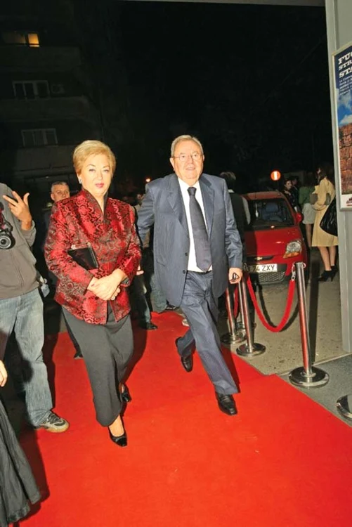 
    Soții Năstase au plecat cu  mașina omului de afaceri  