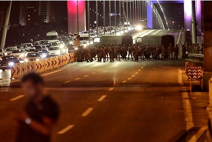 Principalele căi de acces în Istanbul sunt sub controlul armateiFoto: Getty Images