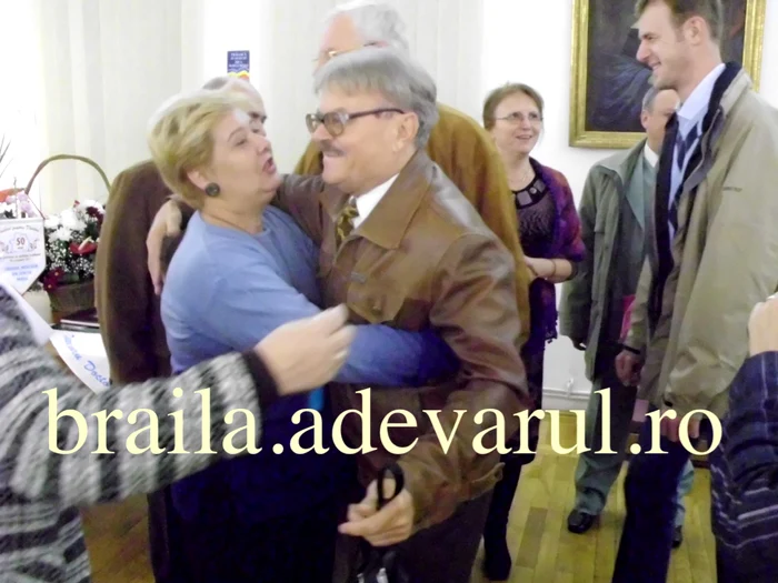 Dr. Petru Coţoiu felicitat de colegi la împlinirea a 50 de ani de carieră