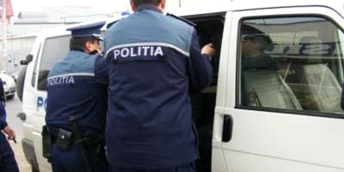 Femeia a fost reţinută imediat de poliţişti 