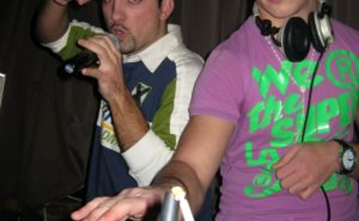 MC Liv şi DJ Bury,surprinşi la "datorie"