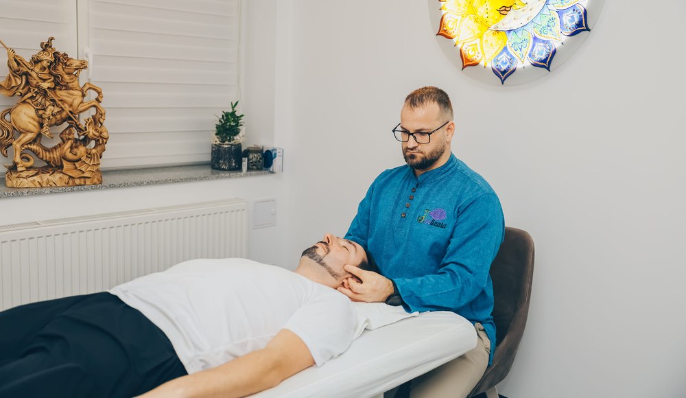 Ce este terapia Joolizara, metoda alternativă care îi face pe unii oameni să tremure