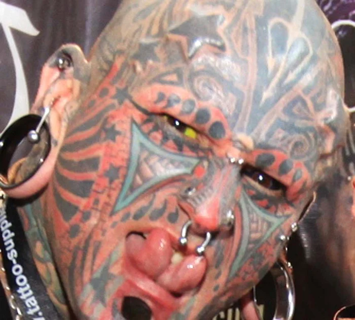 Gaby şi Victor Peralta,  un cuplu care a şocat lumea  cu tatuajele lor excentrice