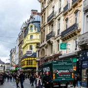 oameni centru strada bruxelles shutterstock 1520986037 jpg
