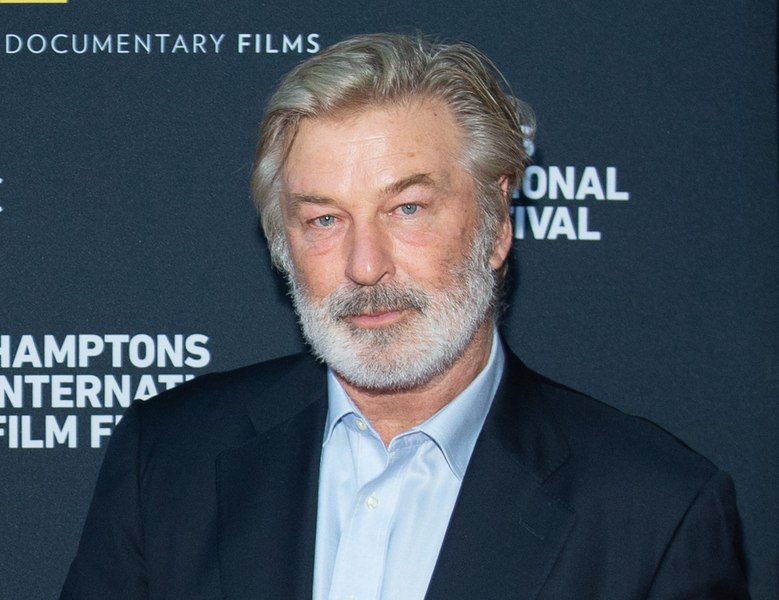 Alec Baldwin i-a dat în judecată pe procurorii care l-au acuzat de omor prin imprudenţă, în cazul împușcării mortale a Halynei Hutchins 
