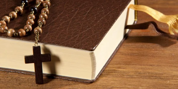 Biblie FOTO 123 RF 