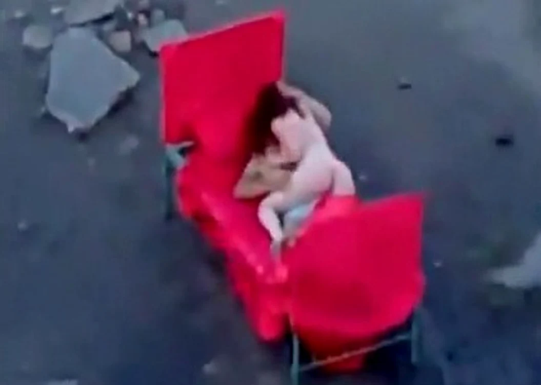 
    Crezi că au mers prea departe cu pasiunea?  