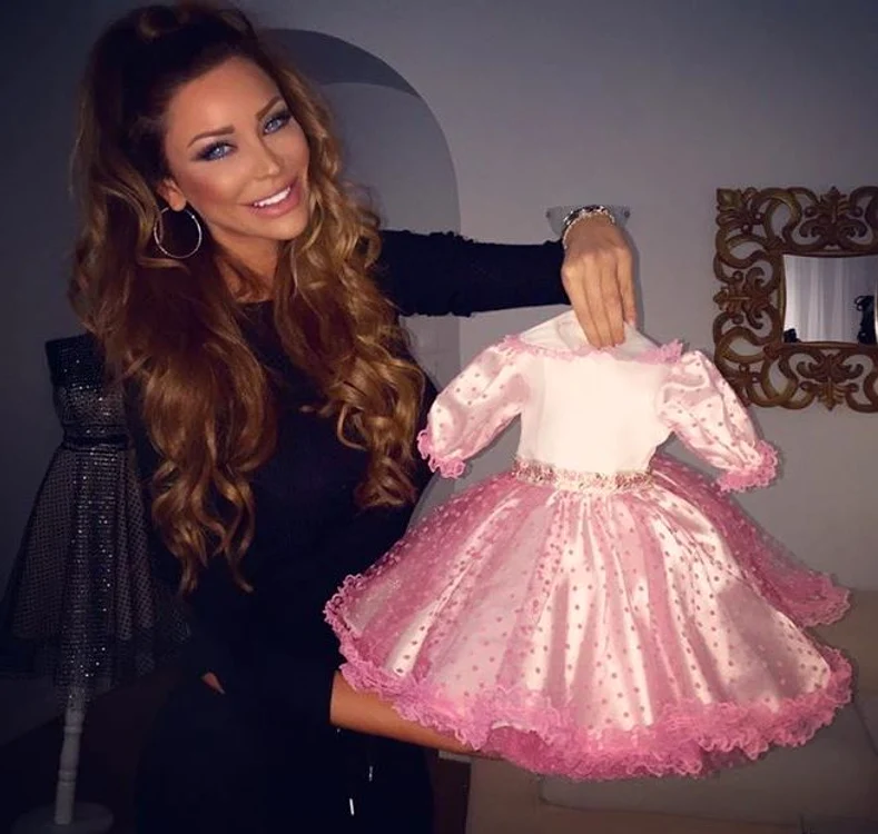 Bianca a făcut prima rochie pentru o fetiţă de trei luni