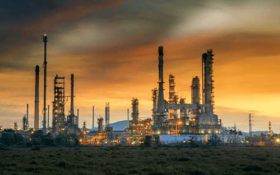 Cotația petrolului a scăzut cu peste 4 dolari, coborând sub nivelurile anterioare războiului din Ucraina