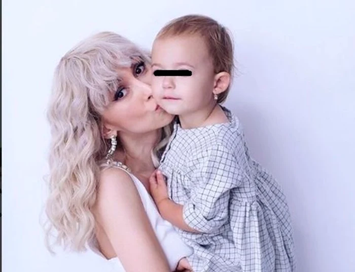 
    Andreea Bălan a fost criticată pe rețelele de socializare de mai multe mame  