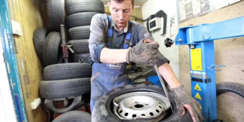 Mecanicii auto au mult de lucru