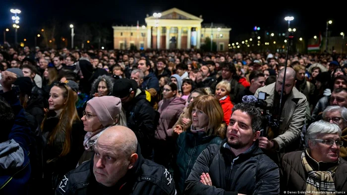 Zeci de mii de oameni au luat parte pe 16 februarie la protestul din Budapesta