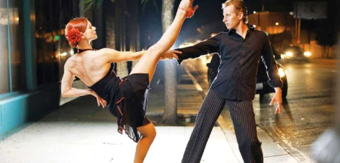 Dansatorii îşi ignoră jumătăţile în favoarea partenerilor de dans