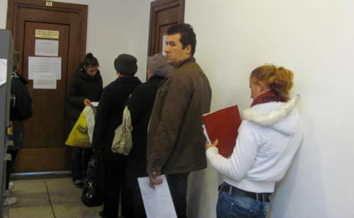 Bârlădenii se prezintă devreme la uşa Serviciului de Asistenţă Socială cu cererile pentru subvenţii