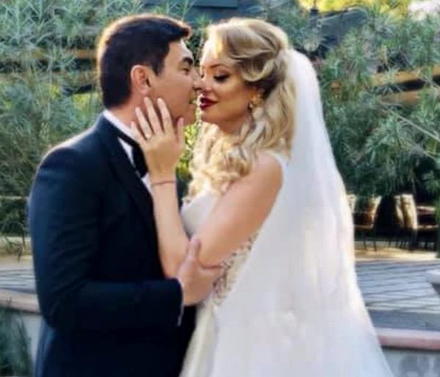 
    Valentina a fost extrem de fericită la nunta cu Cristi BorceaFoto: arhivă personală  