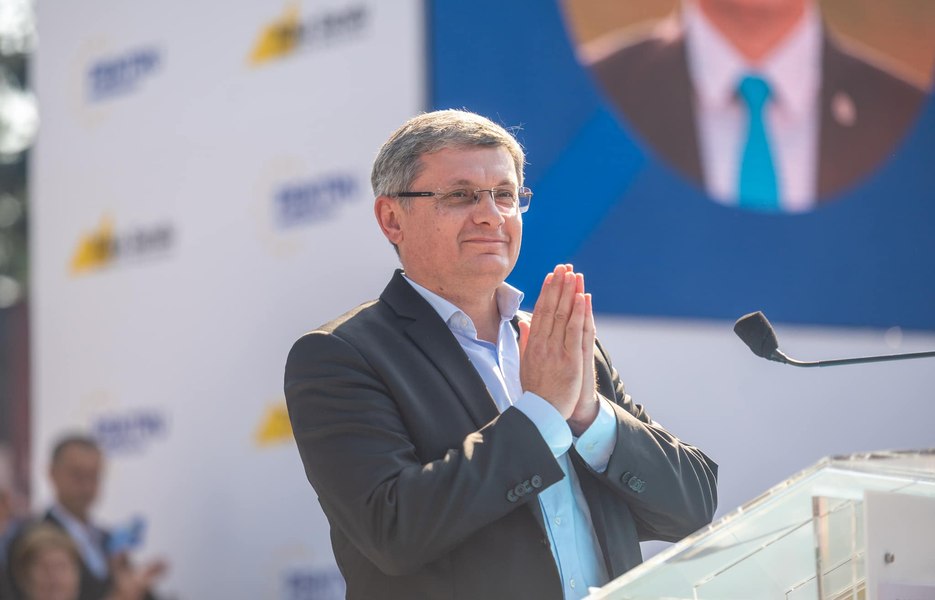 Volitve v Moldaviji: Proevropska stranka z večino, Rusiji preprečeni načrti, kolumbijska ministrica zavrnila ameriški vizum zaradi predsednika