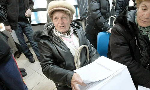 Georgeta Nuţă: "Stau de două ore şi cred că mai stau încă două  Am  bonul 141" jpeg