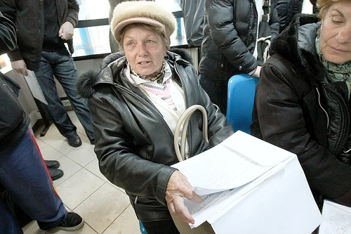 Georgeta Nuţă: "Stau de două ore şi cred că mai stau încă două. Am bonul 141"