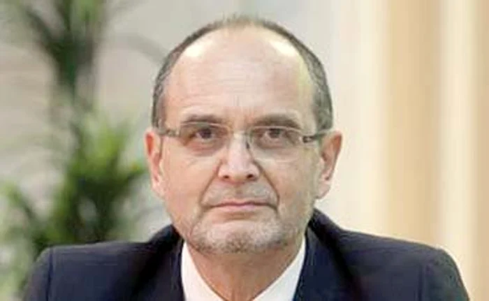 Adrian Curaj este ministrul educaţiei din noiembrie 2015