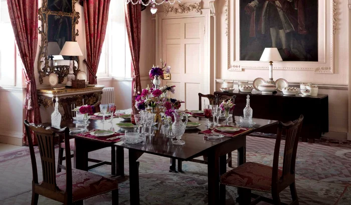 Pink Dining Room de la Dumfries House. FOTO dumfries-house.org.uk