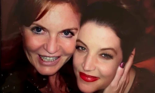 Lisa Marie cu Sarah Ferguson PNG